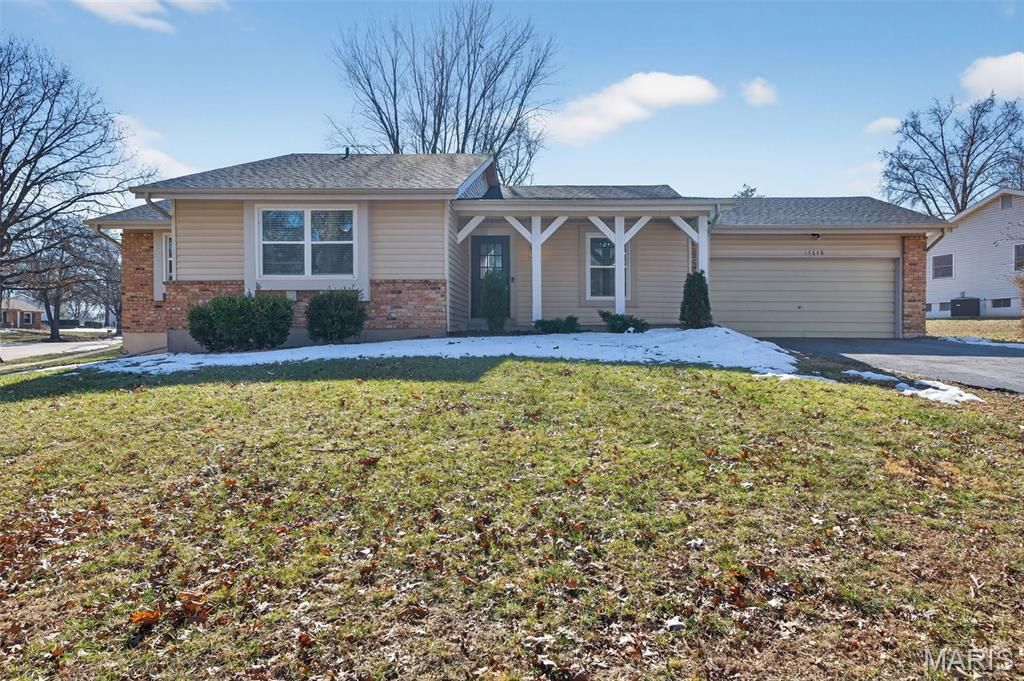 15648 Silverlake Court, Chesterfield, MO 63017