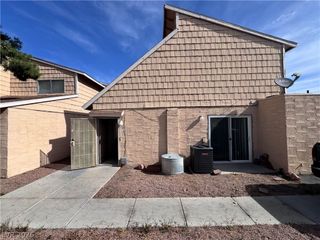 5245 Golden Lane, Las Vegas, NV 89119
