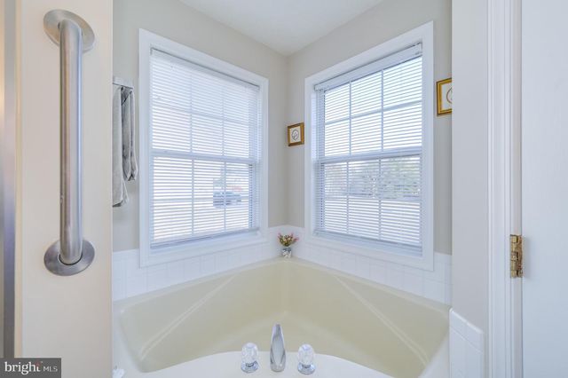 73 MCGREGOR DR, Ranson, WV 25438