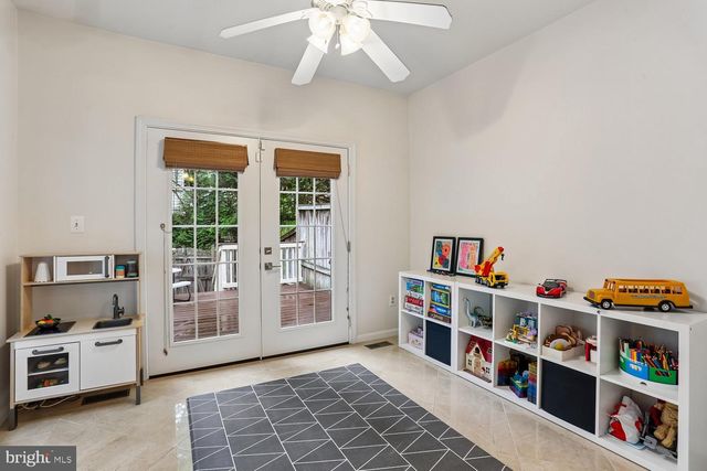 19 BLUE HOSTA WAY, Rockville, MD 20850