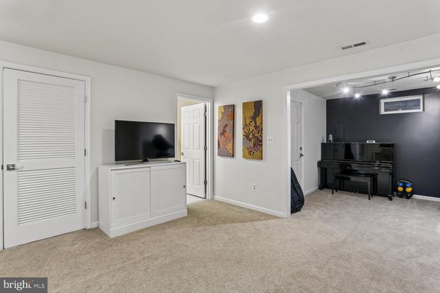 19 BLUE HOSTA WAY, Rockville, MD 20850