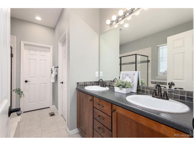 6977 S Riverwood Way, Aurora, CO 80016