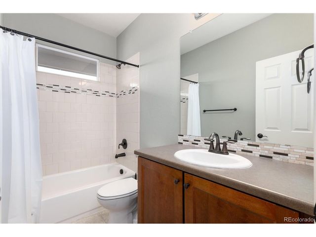 6977 S Riverwood Way, Aurora, CO 80016