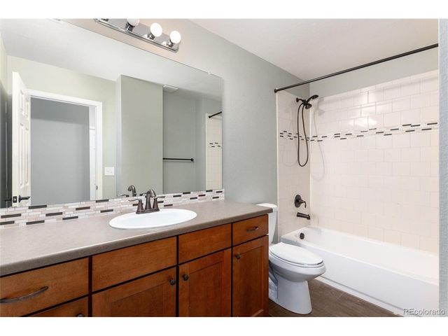 6977 S Riverwood Way, Aurora, CO 80016