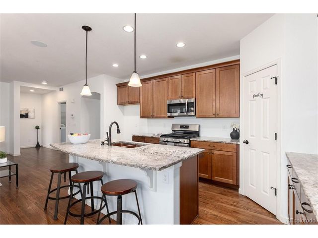 6977 S Riverwood Way, Aurora, CO 80016