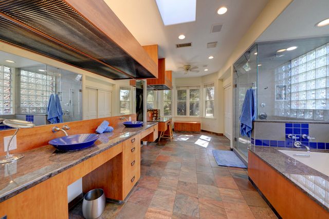 1515 Los Nietos Court NW, Los Ranchos, NM 87107