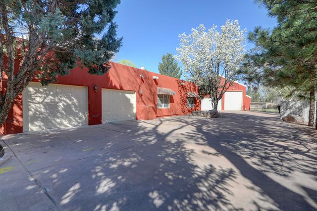 1515 Los Nietos Court NW, Los Ranchos, NM 87107