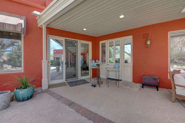 1515 Los Nietos Court NW, Los Ranchos, NM 87107