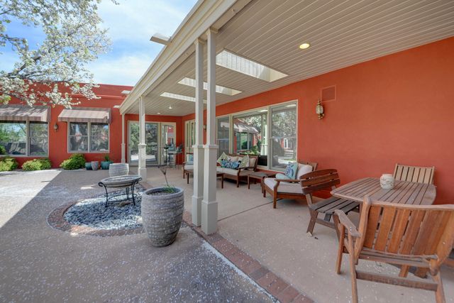 1515 Los Nietos Court NW, Los Ranchos, NM 87107