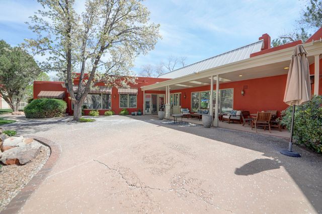 1515 Los Nietos Court NW, Los Ranchos, NM 87107