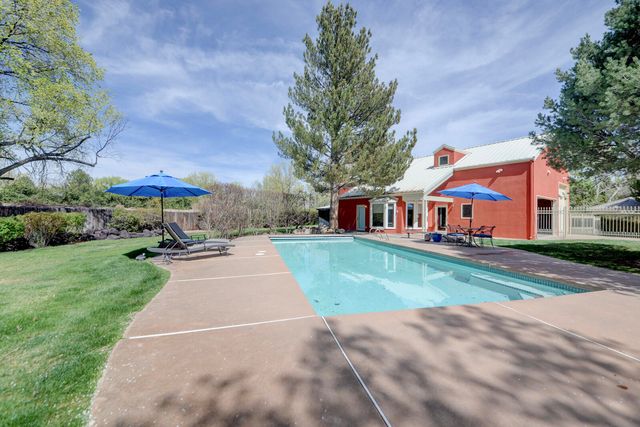 1515 Los Nietos Court NW, Los Ranchos, NM 87107