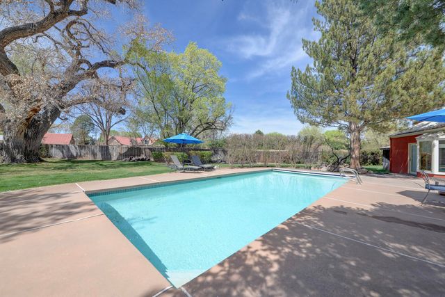 1515 Los Nietos Court NW, Los Ranchos, NM 87107