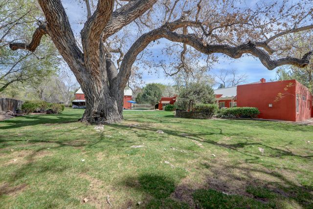 1515 Los Nietos Court NW, Los Ranchos, NM 87107