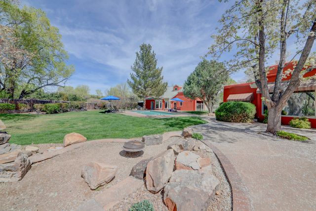 1515 Los Nietos Court NW, Los Ranchos, NM 87107