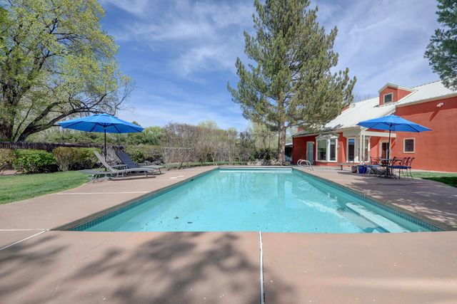 1515 Los Nietos Court NW, Los Ranchos, NM 87107