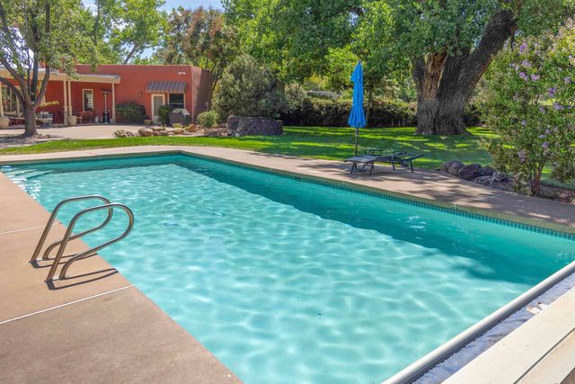 1515 Los Nietos Court NW, Los Ranchos, NM 87107