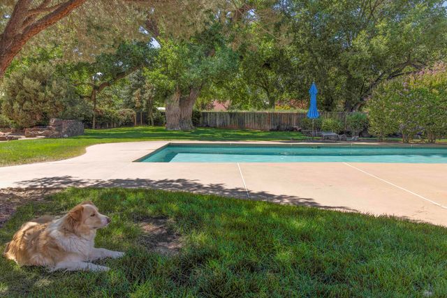 1515 Los Nietos Court NW, Los Ranchos, NM 87107