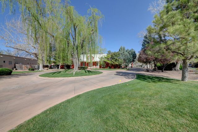 1515 Los Nietos Court NW, Los Ranchos, NM 87107