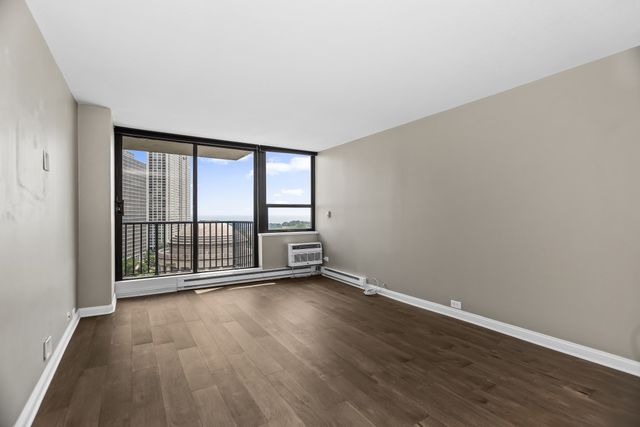 2740 N Pine Grove Avenue 14G, Chicago, IL 60614