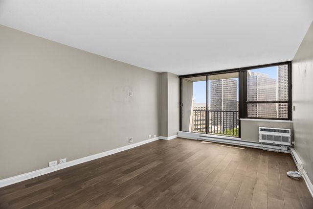 2740 N Pine Grove Avenue 14G, Chicago, IL 60614