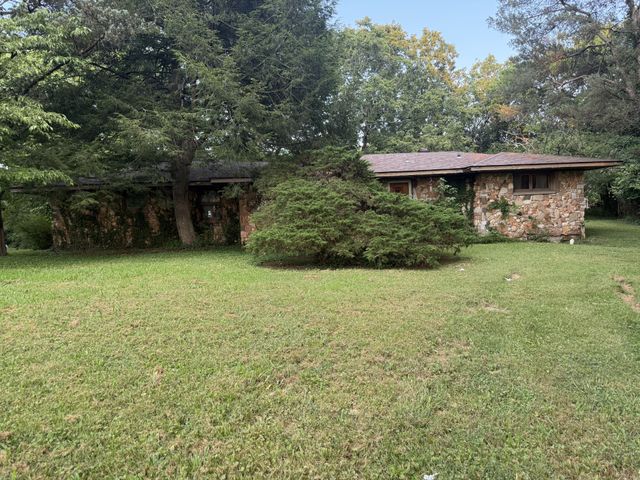 887 Elwood Dr, Clarksville, TN 37040