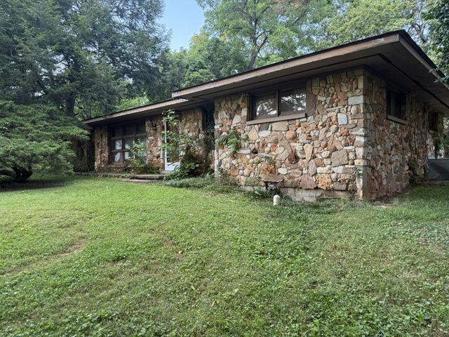 887 Elwood Dr, Clarksville, TN 37040
