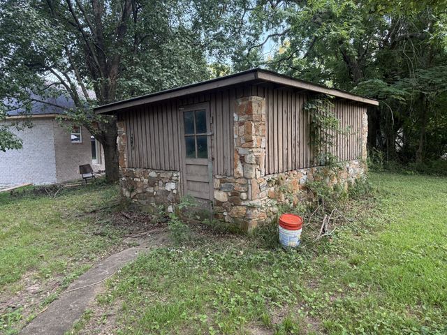 887 Elwood Dr, Clarksville, TN 37040