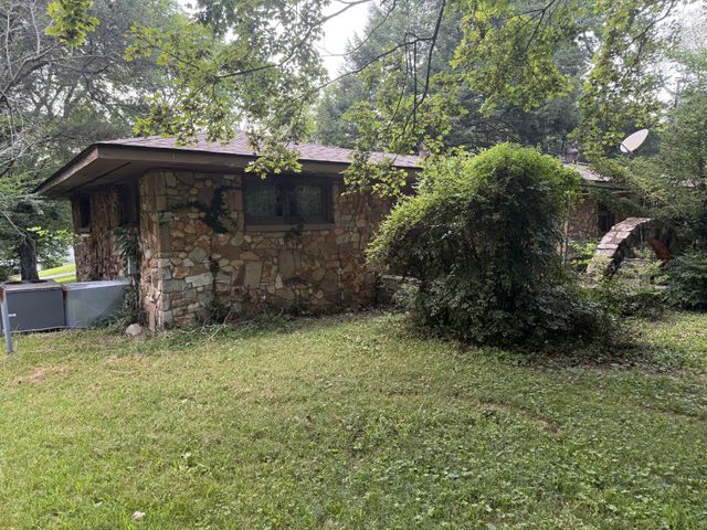 887 Elwood Dr, Clarksville, TN 37040