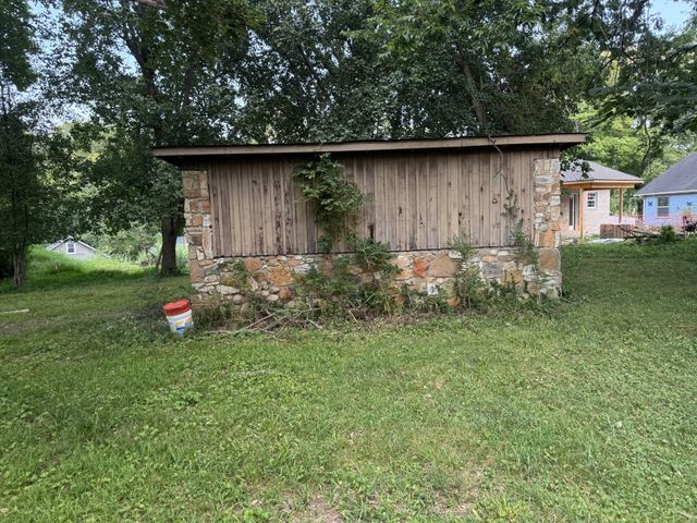 887 Elwood Dr, Clarksville, TN 37040