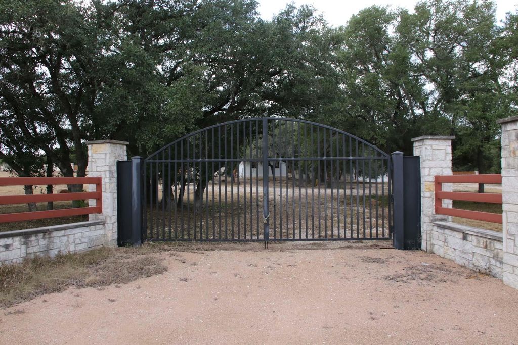 18001 Fm 150 W, Driftwood, TX 78619