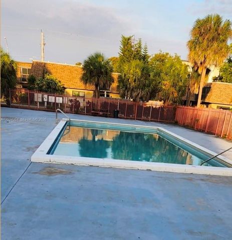 6480 W 27th Ct 54-22, Hialeah, FL 33016