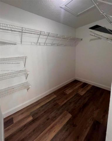 6480 W 27th Ct 54-22, Hialeah, FL 33016