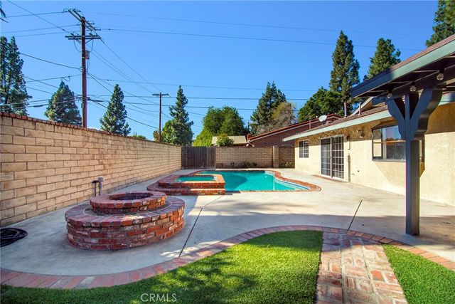 22736 Runnymede, West Hills, CA 91307