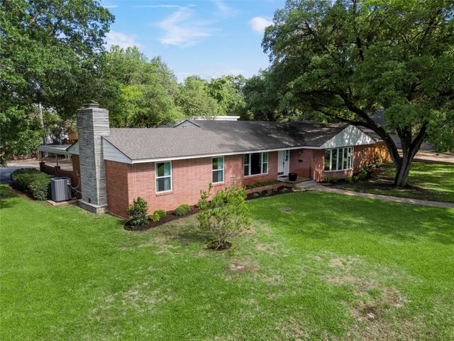 2625 Old Oaks Drive, Waco, TX 76710