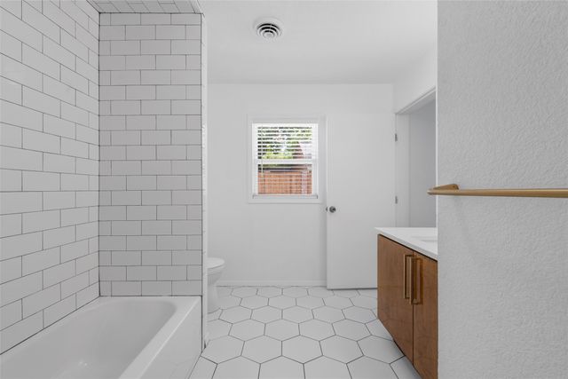 2625 Old Oaks Drive, Waco, TX 76710