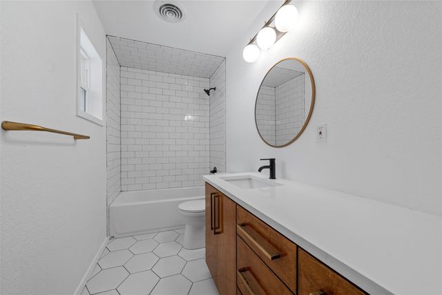 2625 Old Oaks Drive, Waco, TX 76710