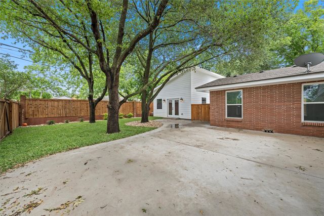 2625 Old Oaks Drive, Waco, TX 76710