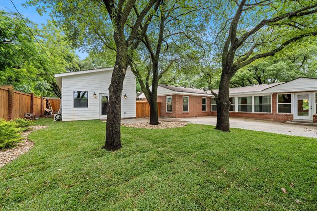 2625 Old Oaks Drive, Waco, TX 76710