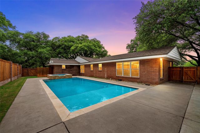 2625 Old Oaks Drive, Waco, TX 76710