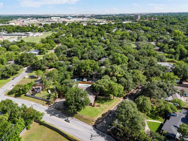 2625 Old Oaks Drive, Waco, TX 76710