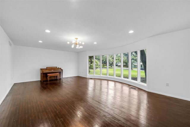 2625 Old Oaks Drive, Waco, TX 76710