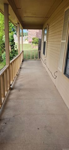 8306 Oxford Valley Drive, Mabelvale, AR 72103