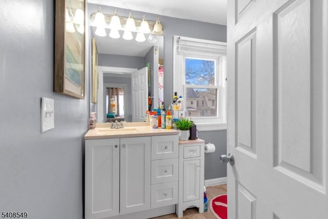 19 Irving St, East Orange City, NJ 07018