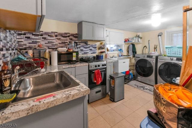 19 Irving St, East Orange City, NJ 07018