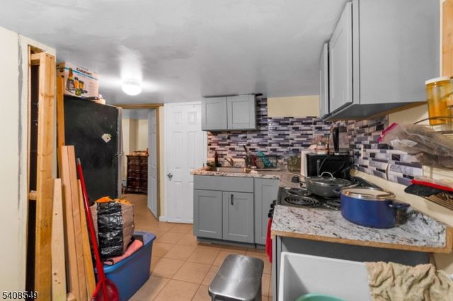 19 Irving St, East Orange City, NJ 07018