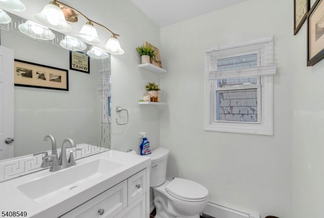 19 Irving St, East Orange City, NJ 07018