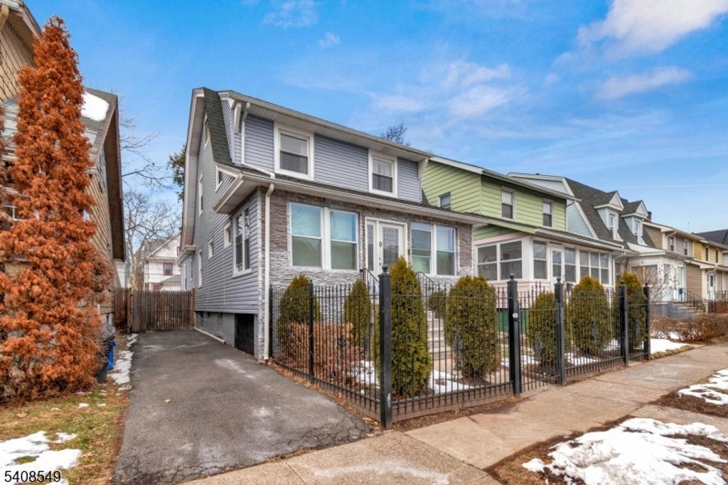 19 Irving St, East Orange City, NJ 07018