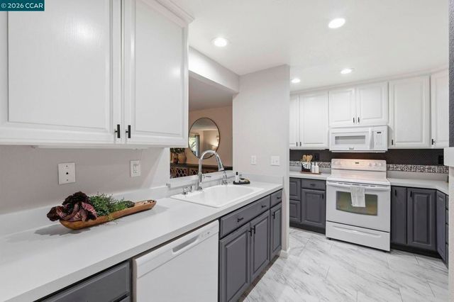 8 Royston Walk, Pleasant Hill, CA 94523