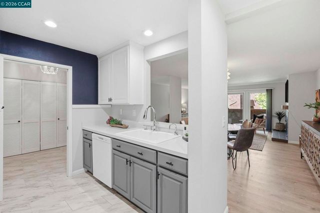 8 Royston Walk, Pleasant Hill, CA 94523
