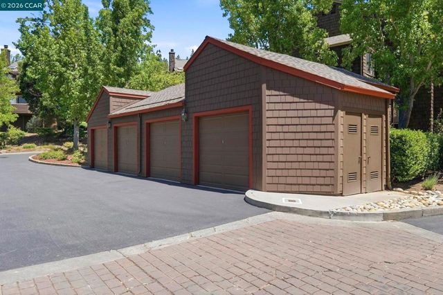 8 Royston Walk, Pleasant Hill, CA 94523